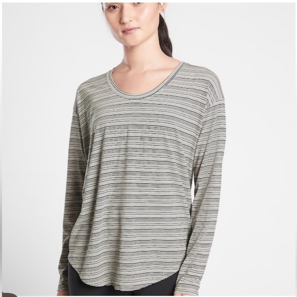 EUC Athleta Women’s Cloudlight Stratus Top - Picture 1 of 6